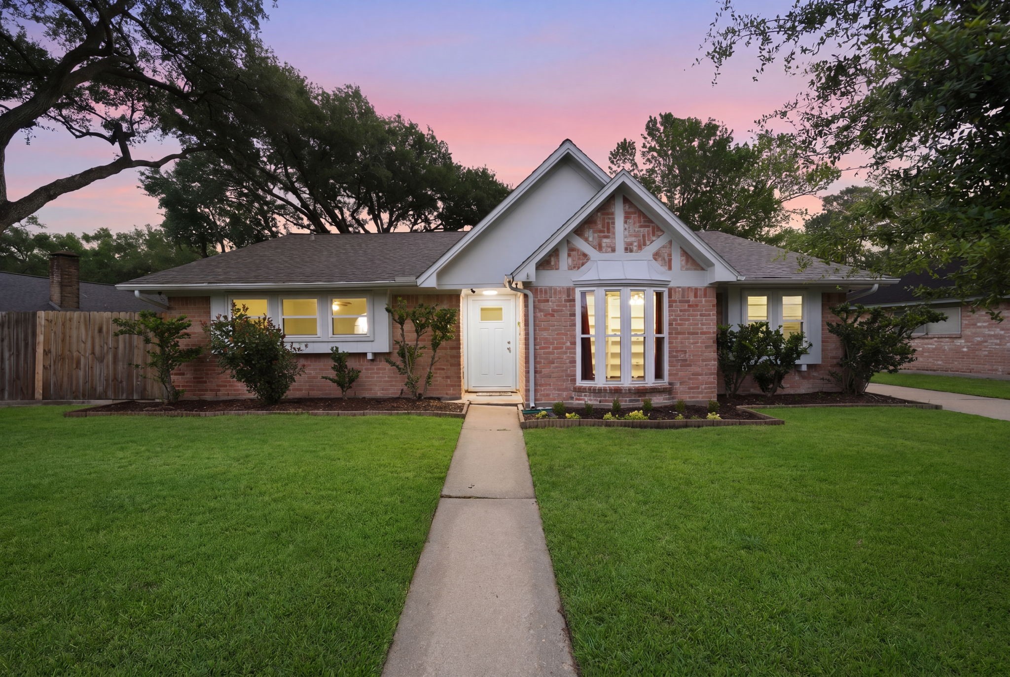 9718 Rathbone Drive Houston, TX 77031 - Photo 3 of 32 Beautifully maintained and cared for by owner occupant.
