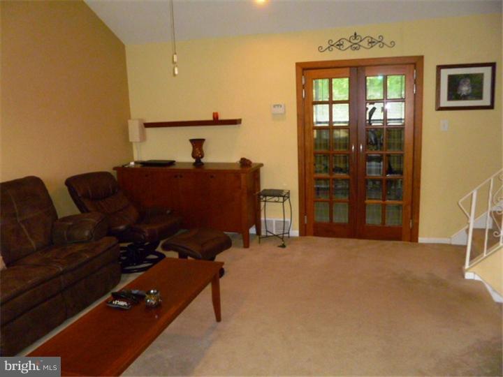 10 Briar Road Cherry Hill, NJ 08034 - Photo 5 of 25 a living room with furniture