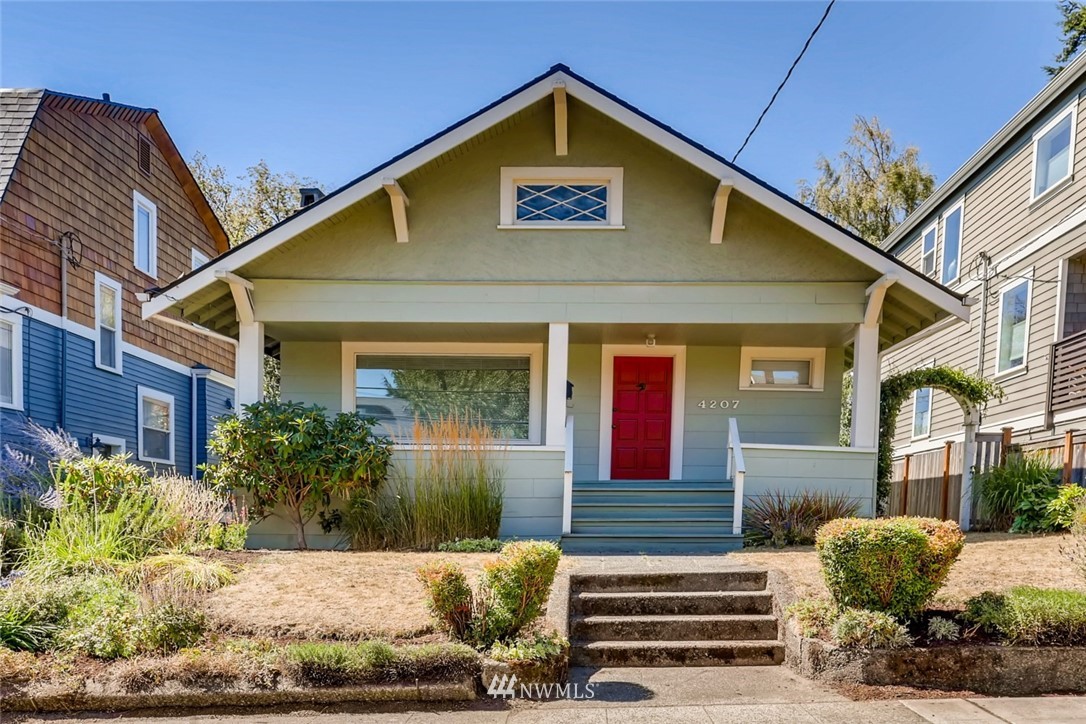 4207 Interlake Avenue North Seattle, WA 98103 - Photo 1 of 25 Gallery Image 1