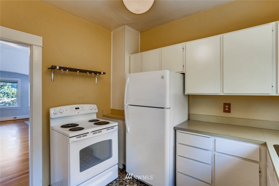 4207 Interlake Avenue North Seattle, WA 98103 - Photo 12 of 25 Gallery Image 12