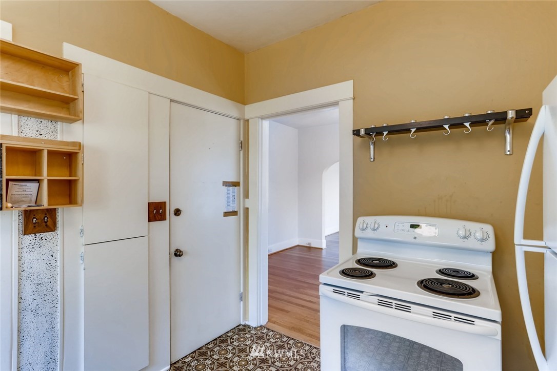 4207 Interlake Avenue North Seattle, WA 98103 - Photo 13 of 25 Gallery Image 13