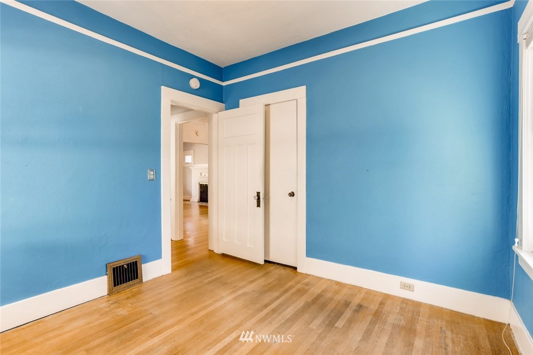 4207 Interlake Avenue North Seattle, WA 98103 - Photo 16 of 25 Gallery Image 16