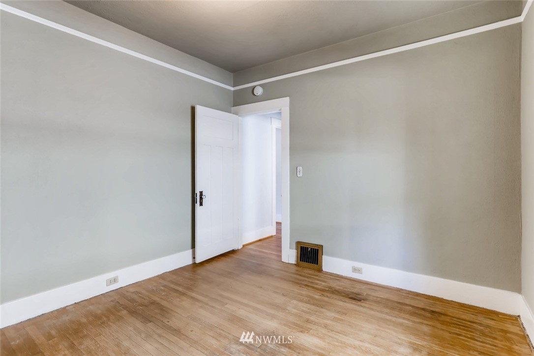 4207 Interlake Avenue North Seattle, WA 98103 - Photo 19 of 25 Gallery Image 19