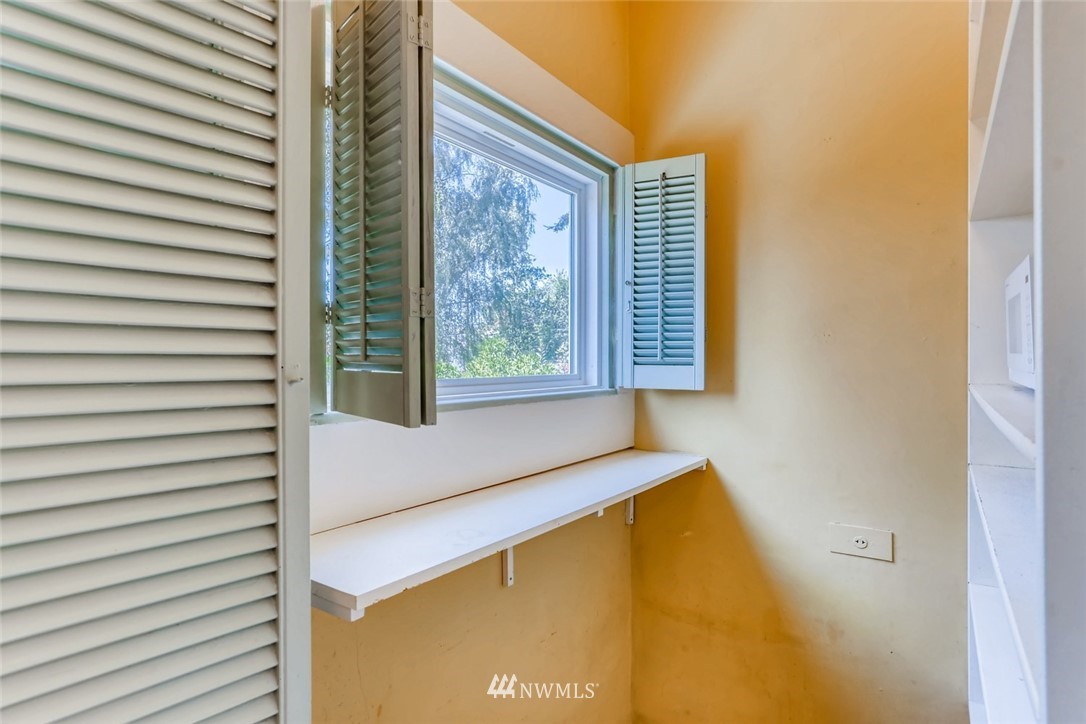4207 Interlake Avenue North Seattle, WA 98103 - Photo 22 of 25 Gallery Image 22
