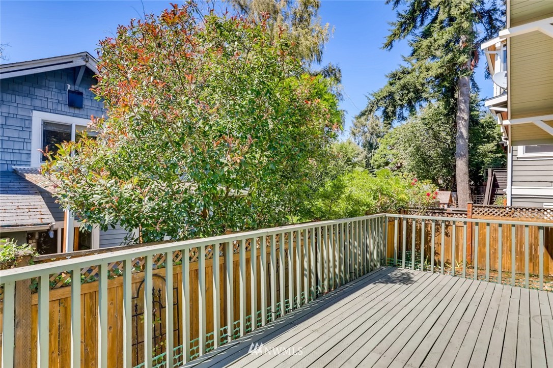 4207 Interlake Avenue North Seattle, WA 98103 - Photo 23 of 25 Gallery Image 23