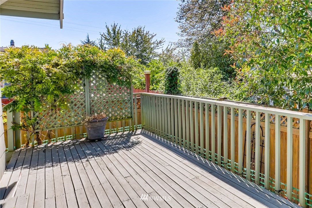 4207 Interlake Avenue North Seattle, WA 98103 - Photo 24 of 25 Gallery Image 24