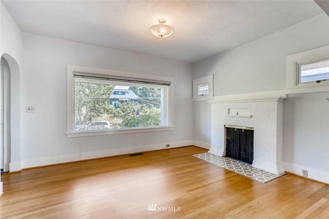 4207 Interlake Avenue North Seattle, WA 98103 - Photo 4 of 25 Gallery Image 4
