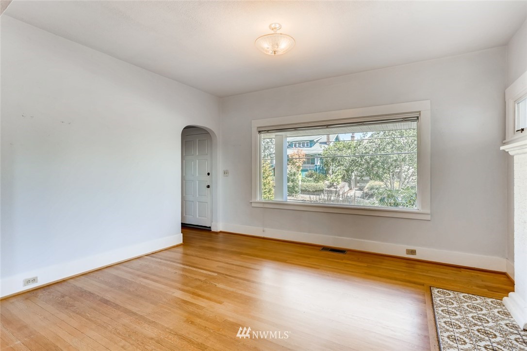 4207 Interlake Avenue North Seattle, WA 98103 - Photo 5 of 25 Gallery Image 5