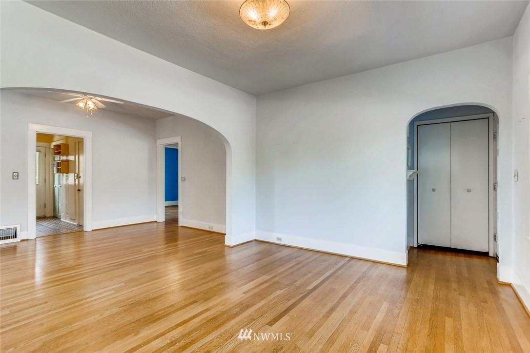 4207 Interlake Avenue North Seattle, WA 98103 - Photo 6 of 25 Gallery Image 6