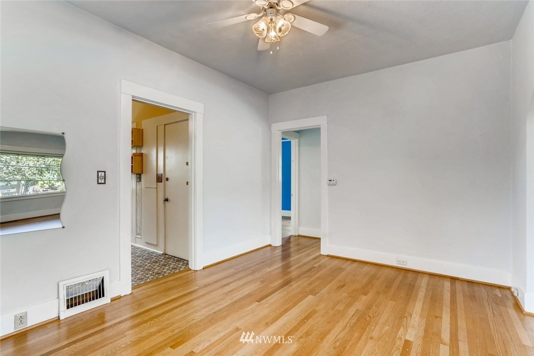 4207 Interlake Avenue North Seattle, WA 98103 - Photo 7 of 25 Gallery Image 7