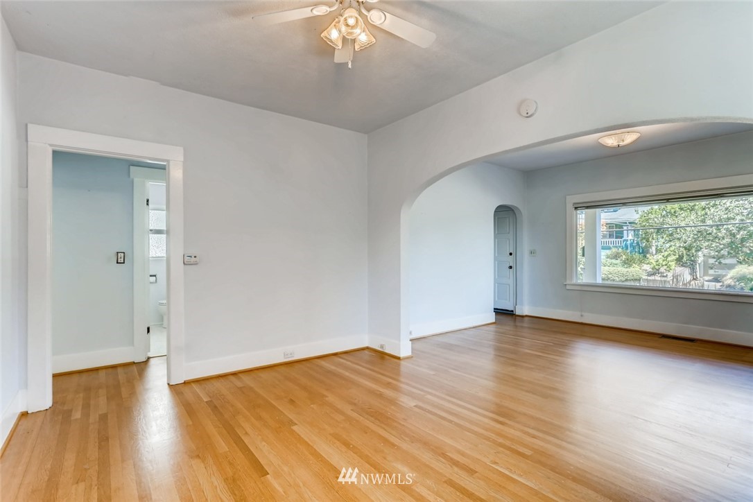 4207 Interlake Avenue North Seattle, WA 98103 - Photo 8 of 25 Gallery Image 8