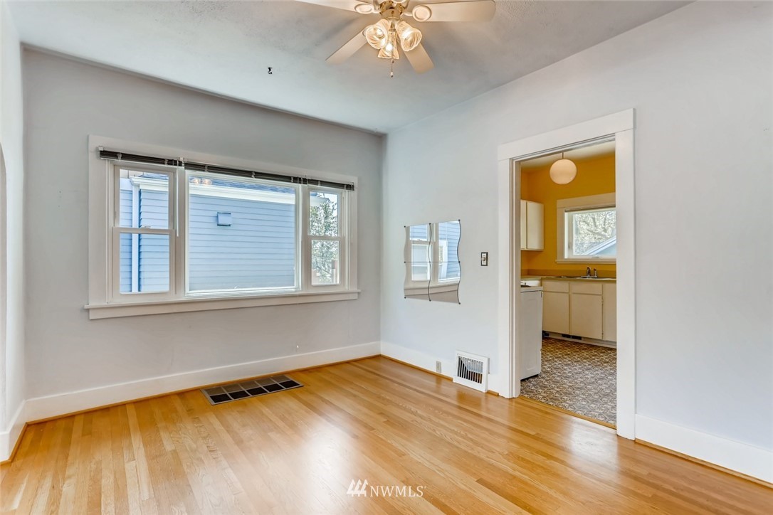 4207 Interlake Avenue North Seattle, WA 98103 - Photo 10 of 25 Gallery Image 10