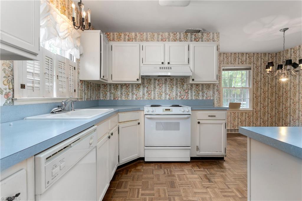 3507 Charing Cross Road Greensboro, NC 27455 - Photo 10 of 30 Gallery Image 10