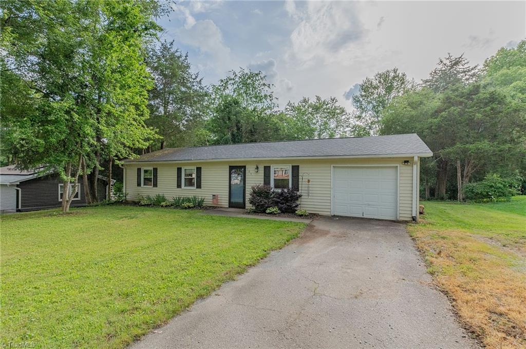 105 Locust Road King, NC 27021 - Photo 3 of 28