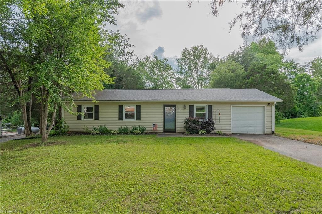 105 Locust Road King, NC 27021 - Photo 5 of 28