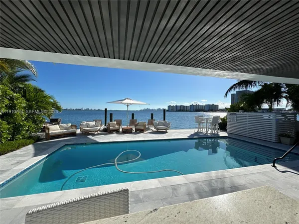 $3,950,000 | 1930 Bay Drive, Unit 1, Miami Beach, FL 33141