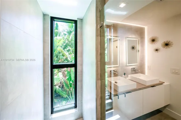 $3,950,000 | 1930 Bay Drive, Unit 1, Miami Beach, FL 33141