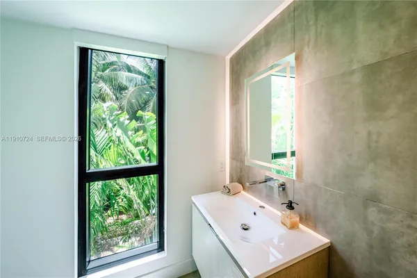 $3,950,000 | 1930 Bay Drive, Unit 1, Miami Beach, FL 33141