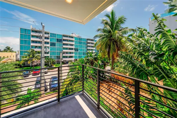 $3,950,000 | 1930 Bay Drive, Unit 1, Miami Beach, FL 33141