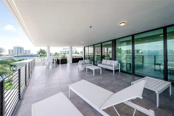 $3,950,000 | 1930 Bay Drive, Unit 1, Miami Beach, FL 33141