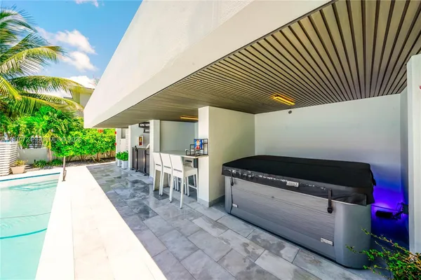$3,950,000 | 1930 Bay Drive, Unit 1, Miami Beach, FL 33141