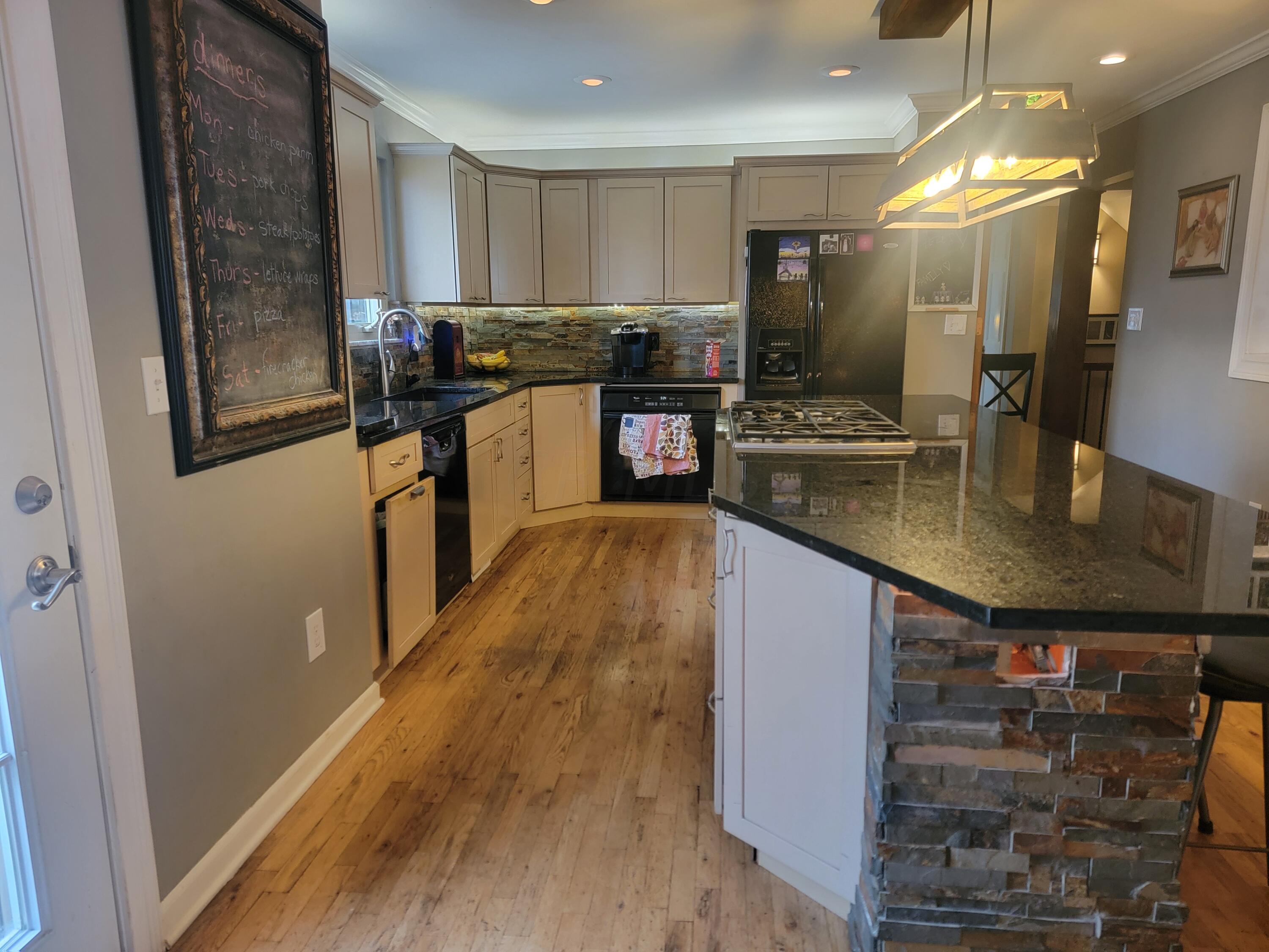 1455 Reymond Road Columbus, OH 43220 - Photo 14 of 57 Kitchen