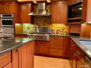 35163 Old Timber Road Farmington, MI 48331 - Photo 4 of 36 Gallery Image 4