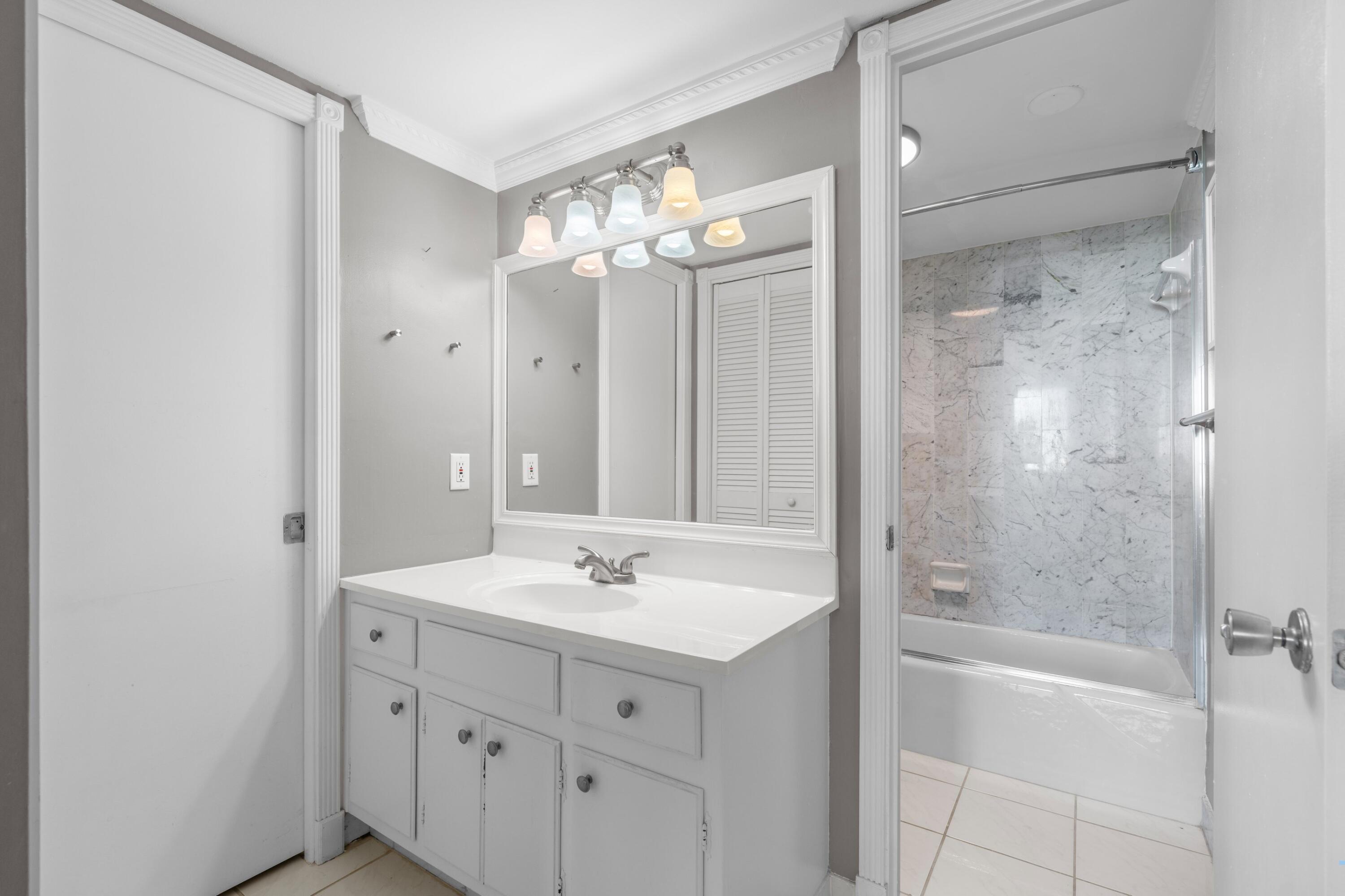 1401 North Riverside Drive, Unit 1007 Pompano Beach, FL 33062 - Photo 14 of 39 Primary Bathroom