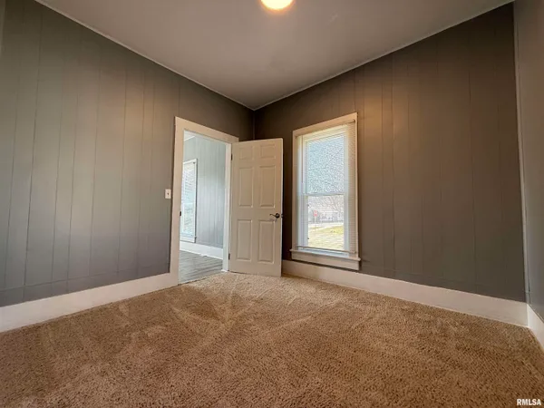 $79,900 | 902 East Pierce Street, Macomb, IL 61455