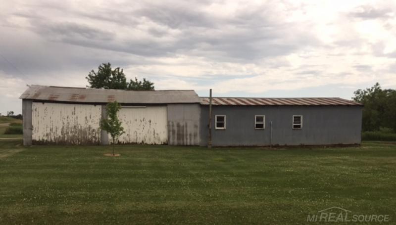 2735 Sheldon Snover, MI 48472 - Photo 6 of 8 31297990-5.JPG