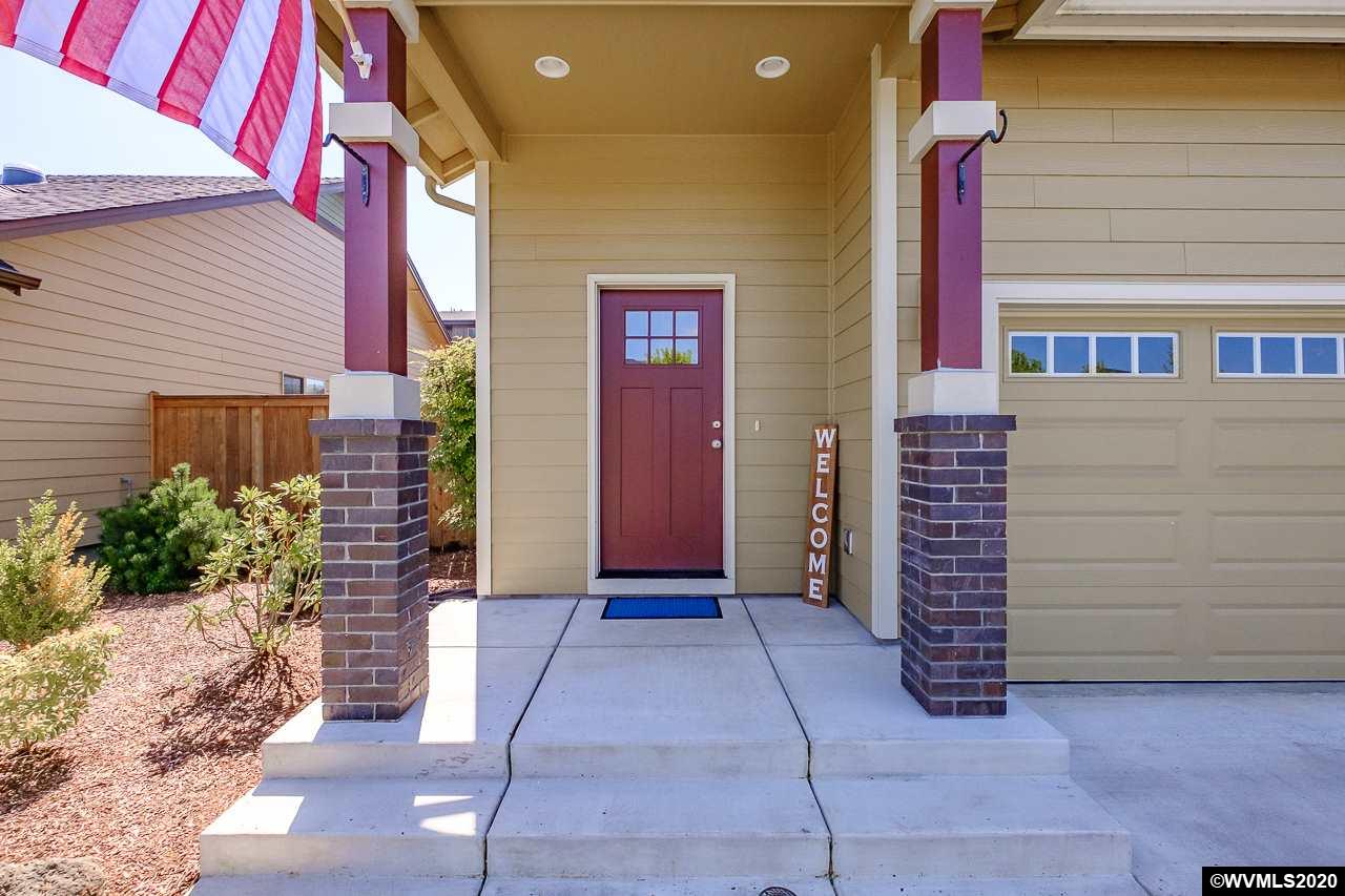 828 Northwest Hickory Street Albany, OR 97321 - Photo 4 of 38