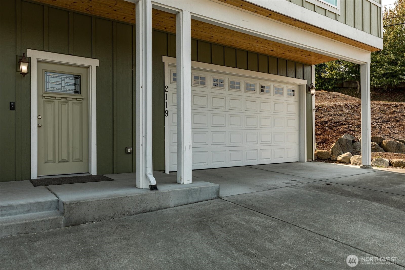 2119 20th Street Anacortes, WA 98221 - Photo 3 of 34