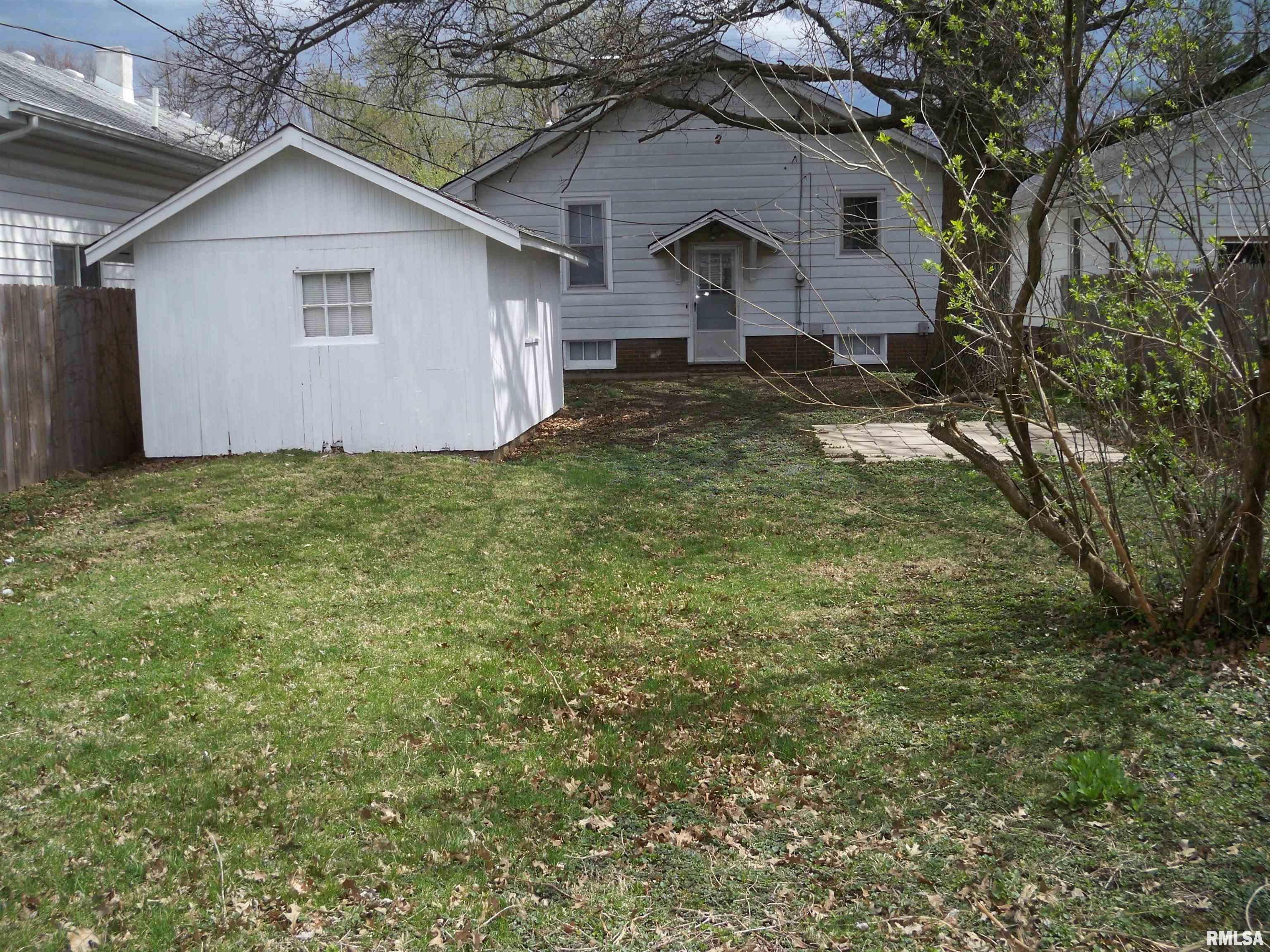 1933 South Pasfield Street Springfield, IL 62704 - Photo 4 of 26 Gallery Image 4