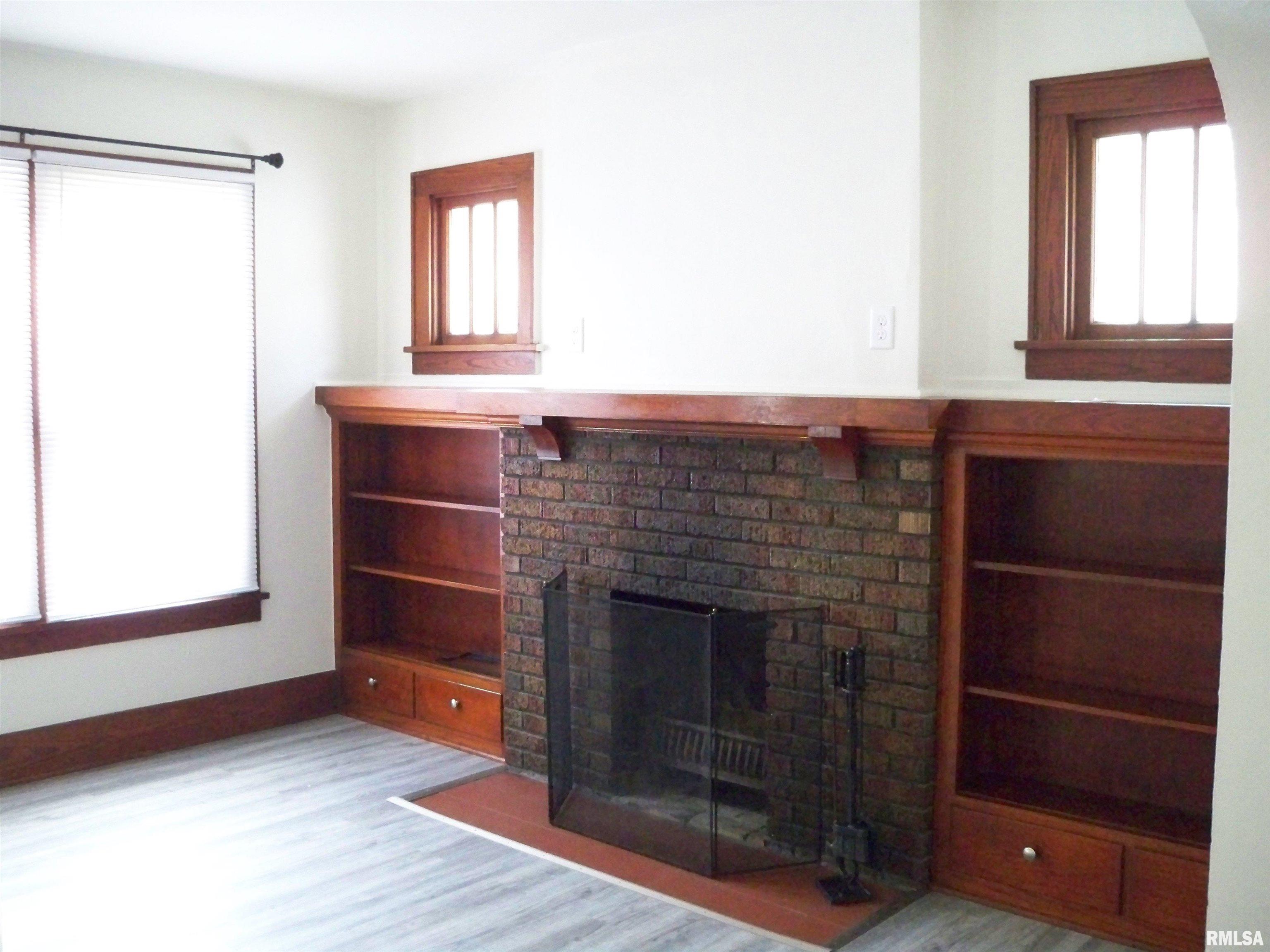 1933 South Pasfield Street Springfield, IL 62704 - Photo 5 of 26 Gallery Image 5