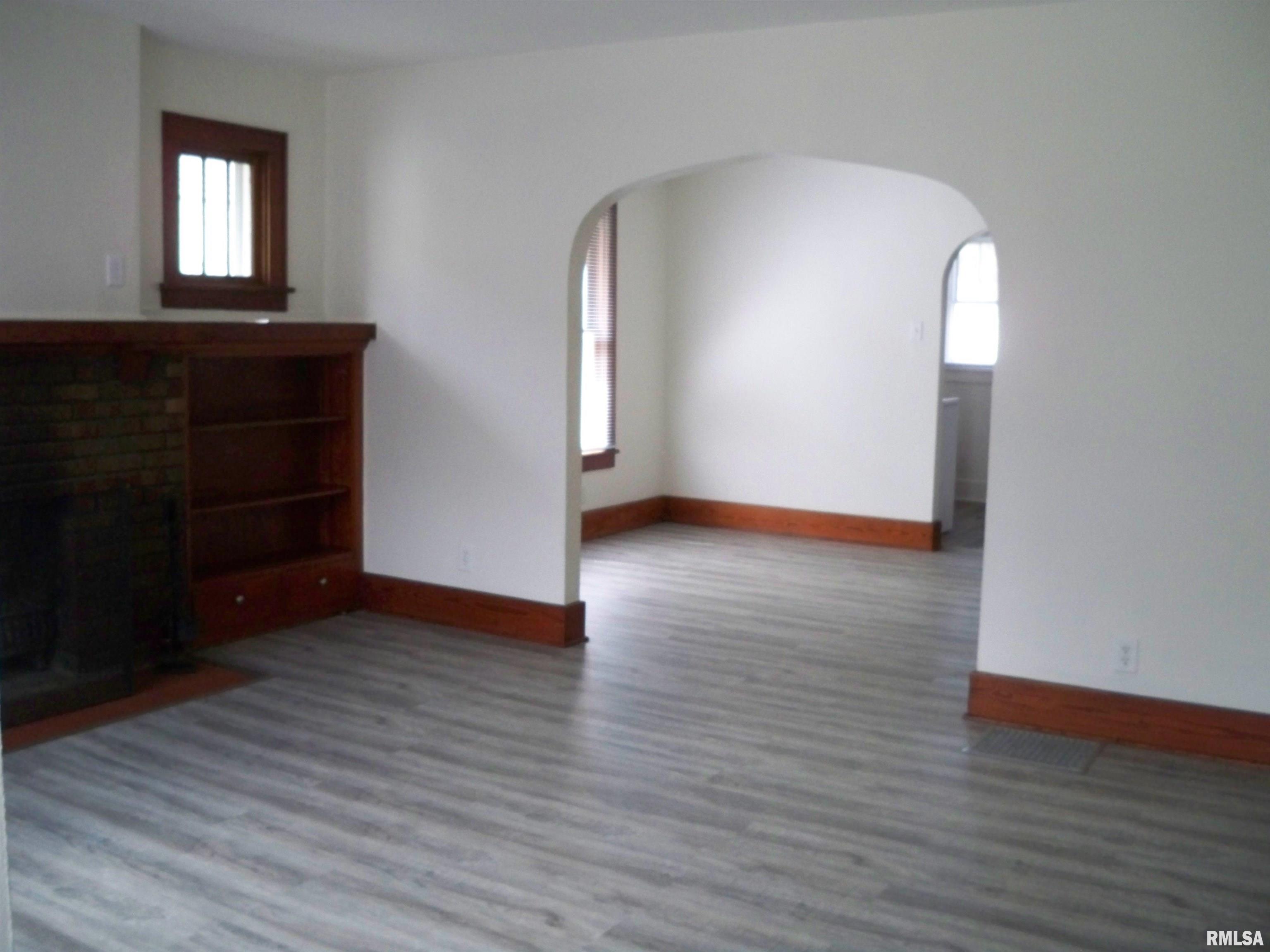 1933 South Pasfield Street Springfield, IL 62704 - Photo 6 of 26 Gallery Image 6