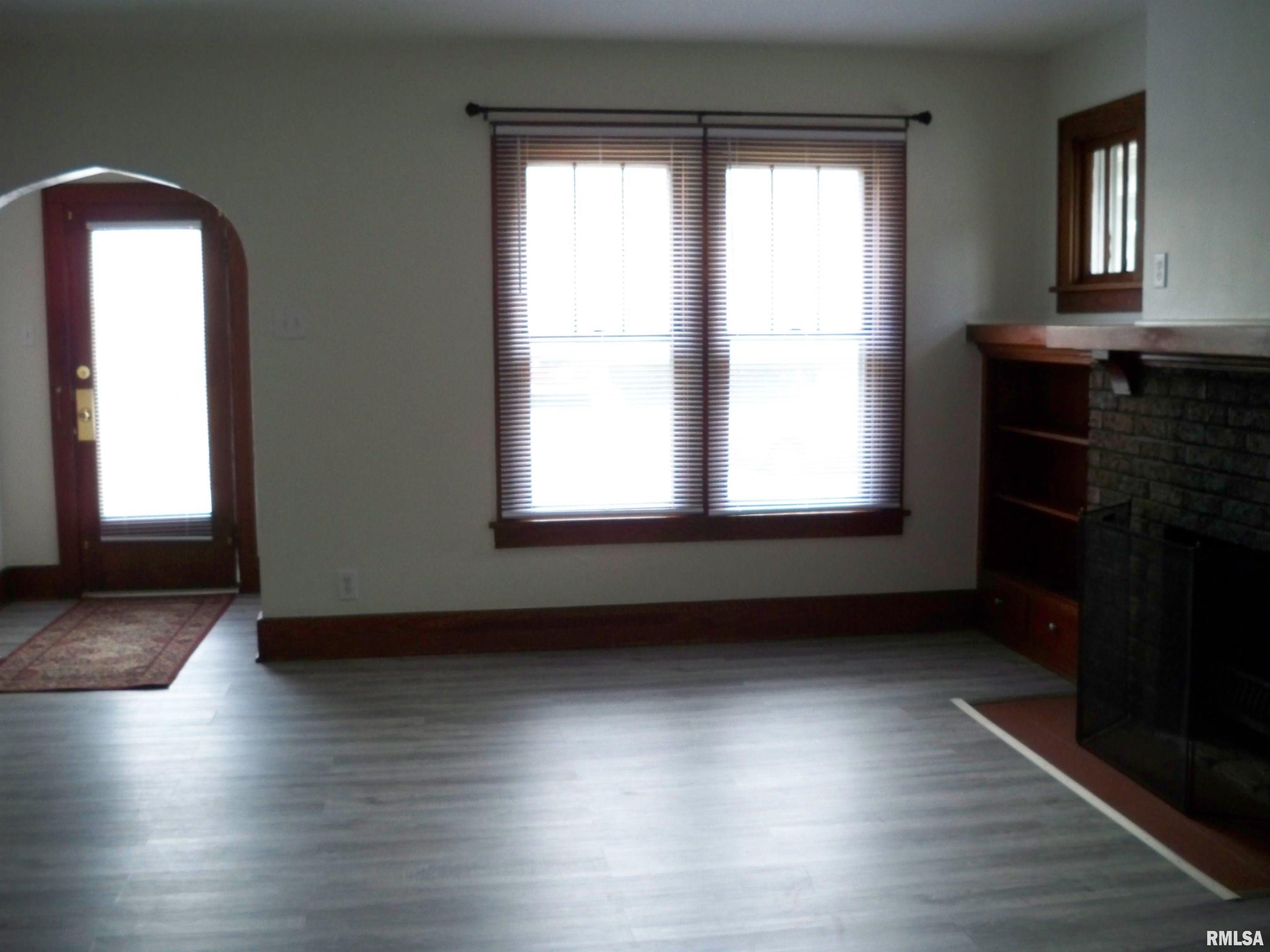 1933 South Pasfield Street Springfield, IL 62704 - Photo 8 of 26 Gallery Image 8