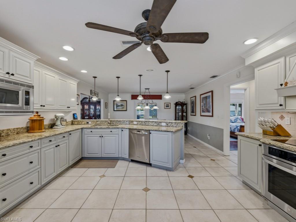6840 Sable Ridge Lane Naples, FL 34109 - Photo 10 of 39