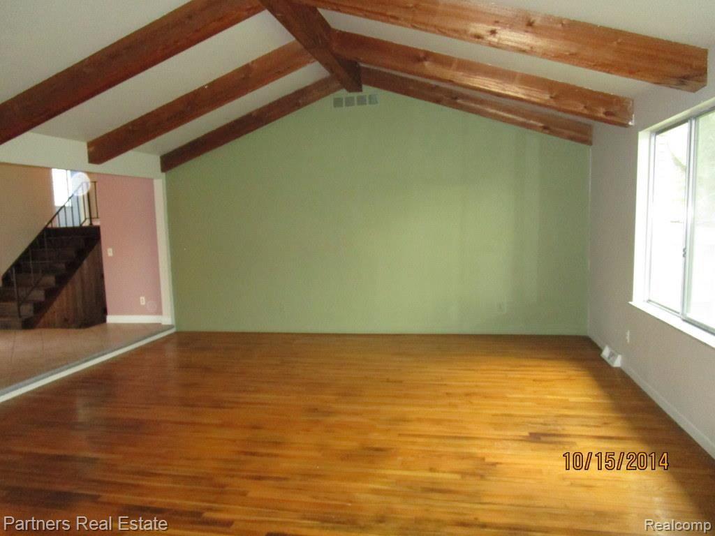 3925 Crandall Road Howell, MI 48855 - Photo 2 of 17 Living Room.jpg
