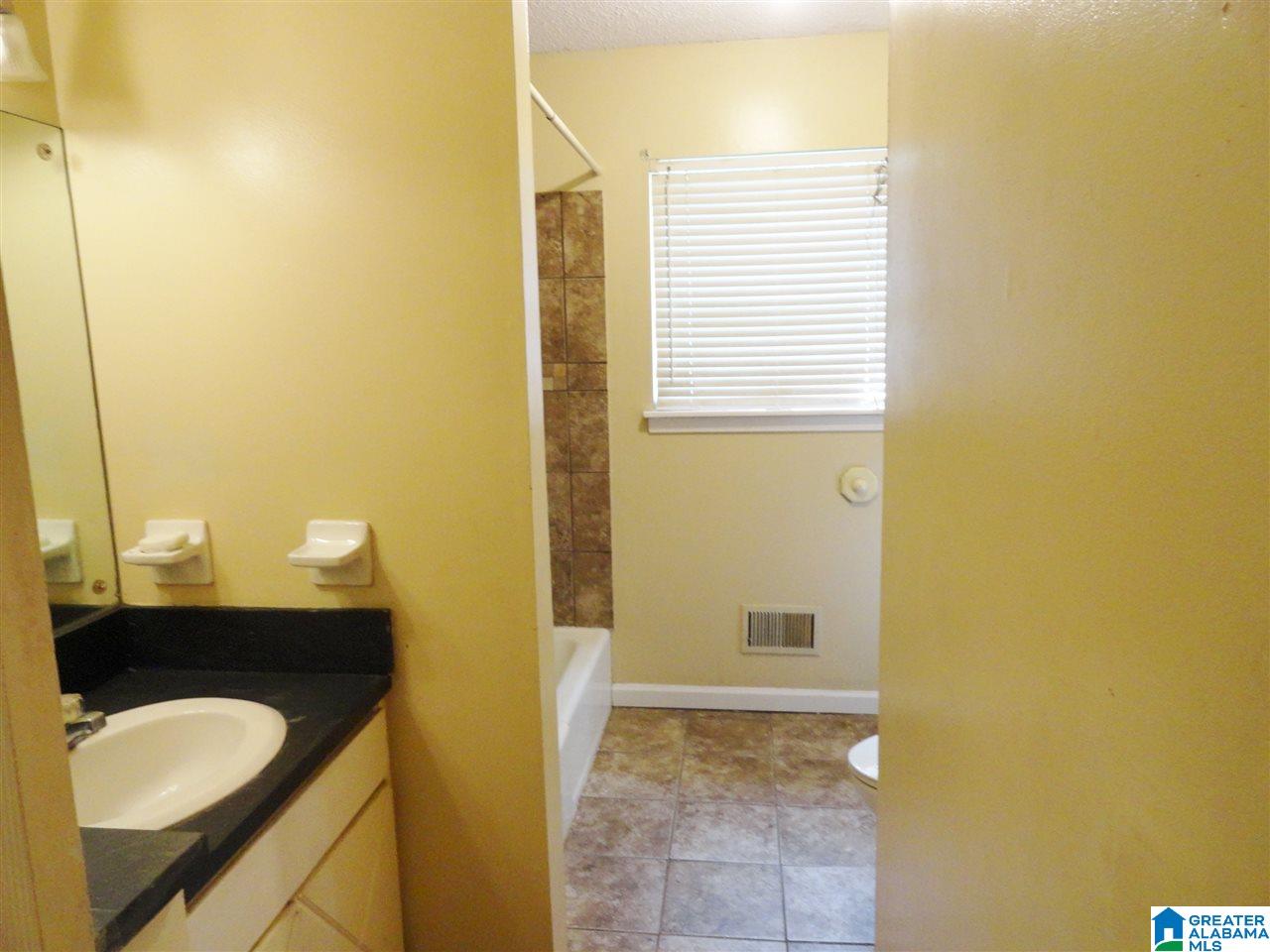 940 Longview Circle Adamsville, AL 35005 - Photo 8 of 27