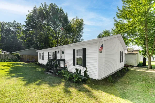$204,000 | 54565 Adams Avenue, Eau Claire, MI 49111