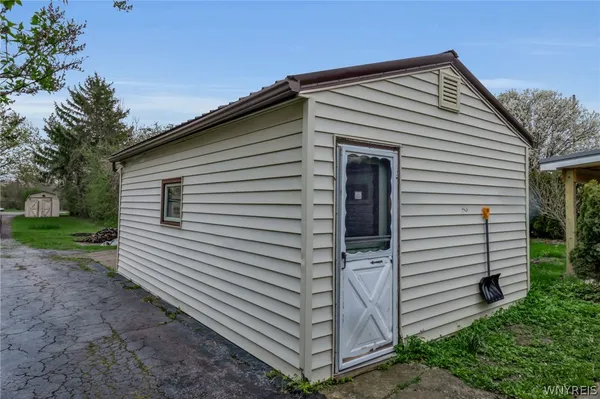 $185,000 | 54 North Shore Drive, Hamburg, NY 14219