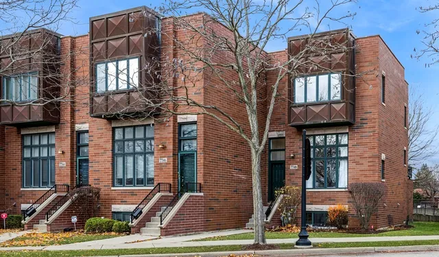 $3,350 | 7748 Lincoln Avenue, Skokie, IL 60077