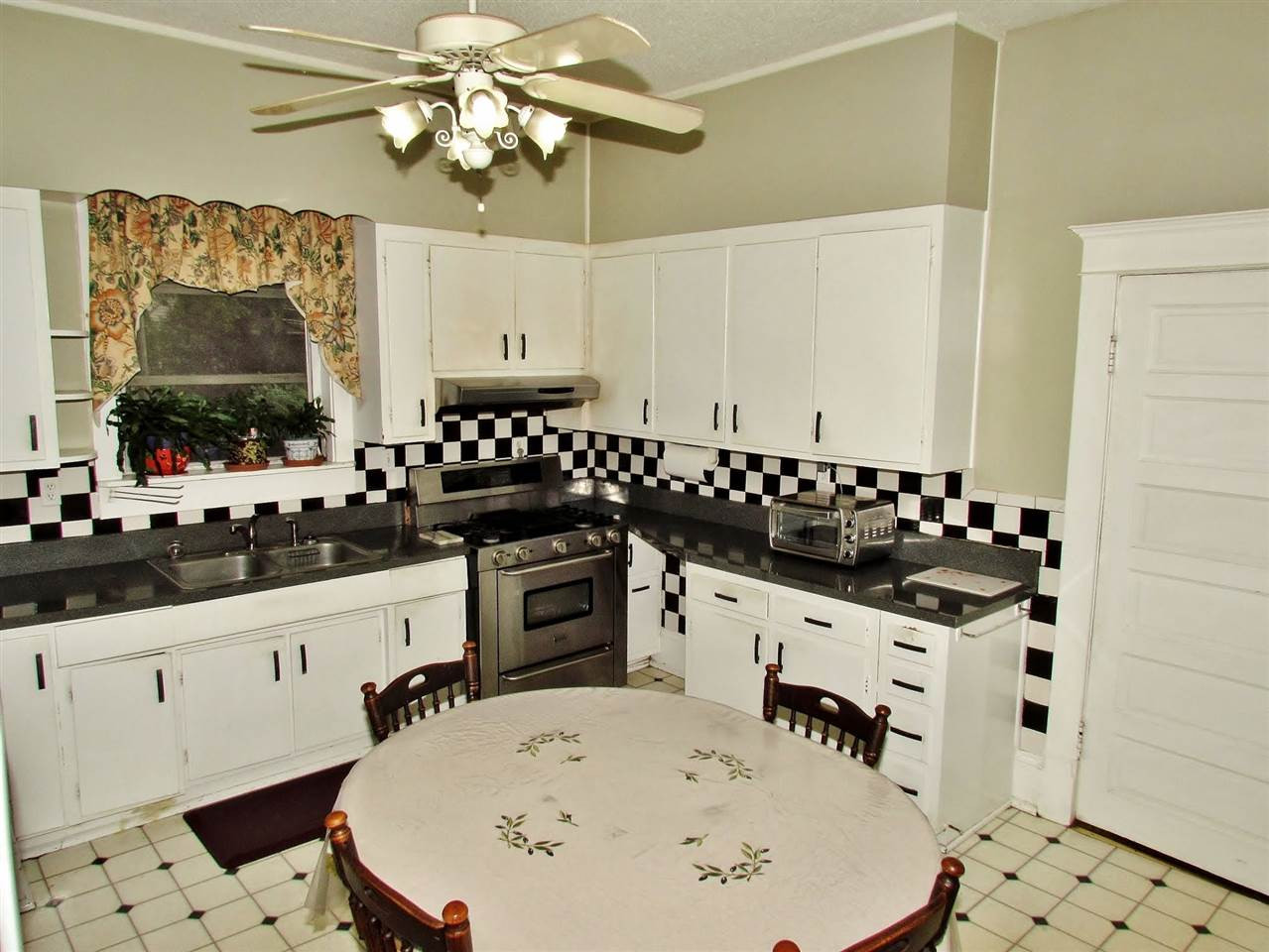 506 Tilden Street Raleigh, NC 27605 - Photo 12 of 29 Photo 12