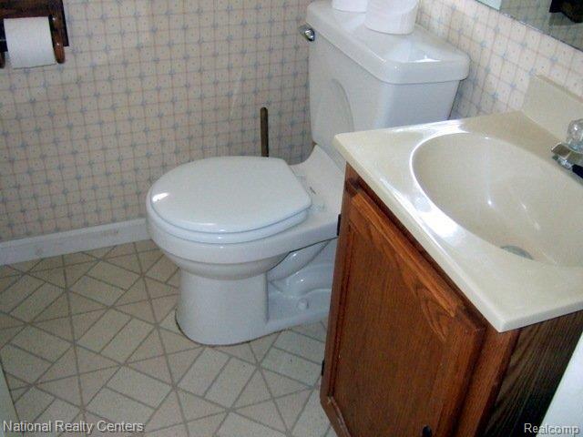 14583 Newburgh Road Livonia, MI 48154 - Photo 21 of 28 Updated Half Bath.JPG