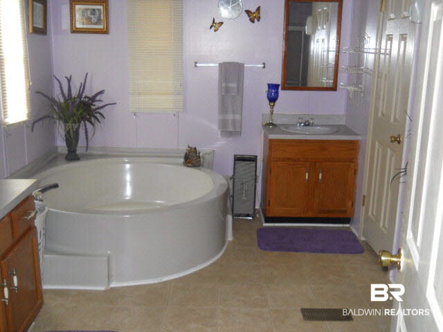 484 Hollington Road Brewton, AL 36426 - Photo 9 of 11 Bath