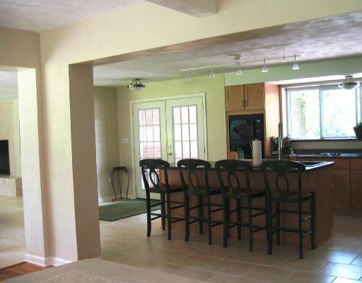 131 Dalecrest Road Penn Hills, PA 15147 - Photo 2 of 8 Kitchen.