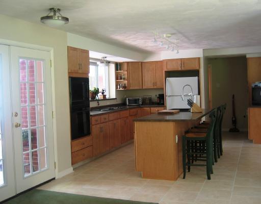 131 Dalecrest Road Penn Hills, PA 15147 - Photo 3 of 8 Kitchen.