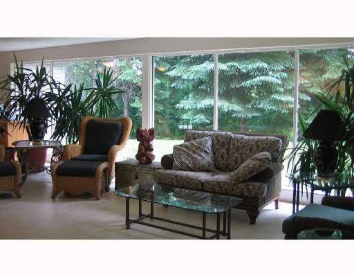 131 Dalecrest Road Penn Hills, PA 15147 - Photo 4 of 8 Living Room.