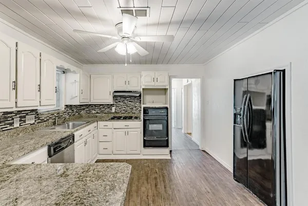 $2,150 | 5821 Circular Drive, North Richland Hills, TX 76117