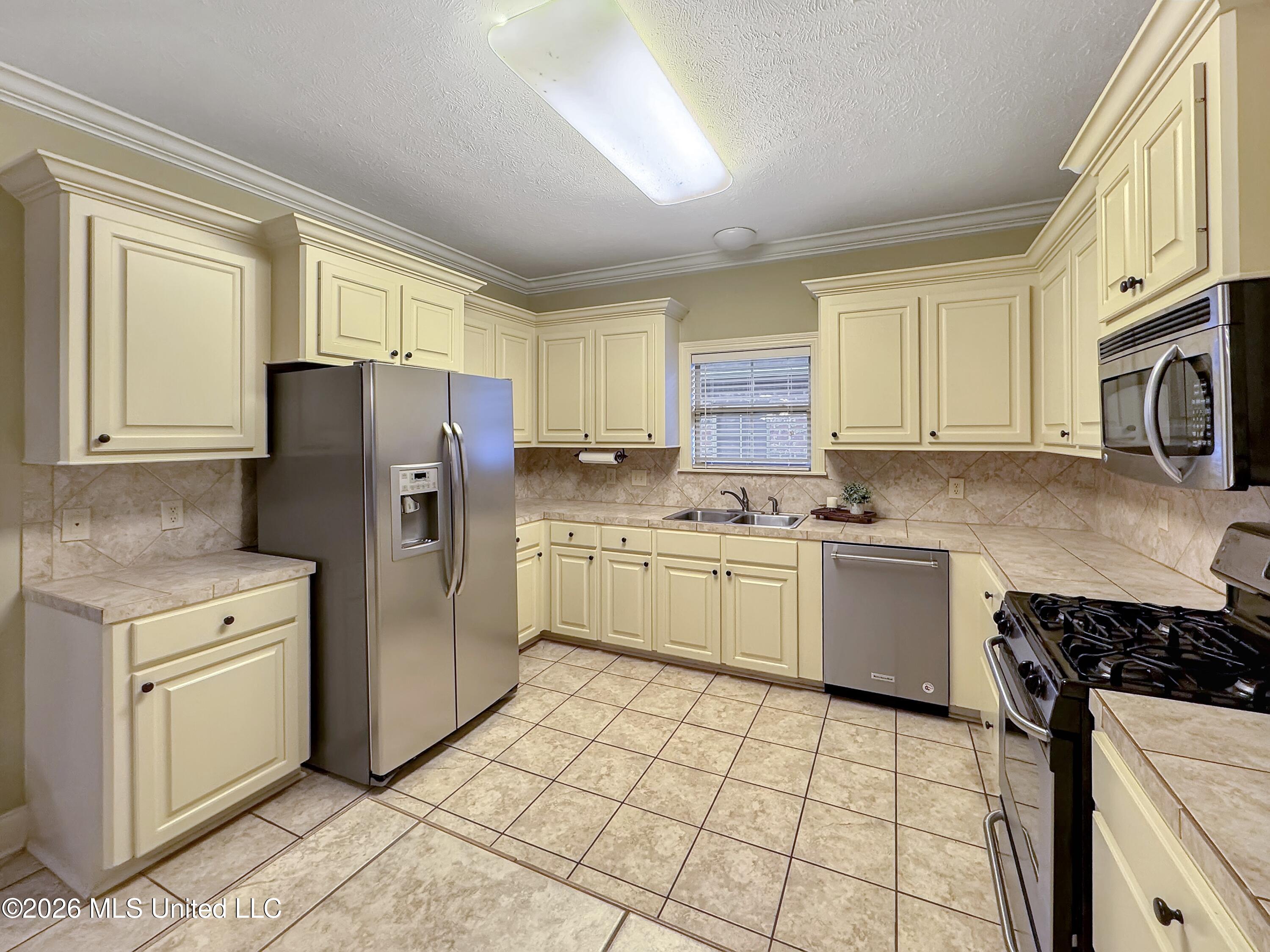 809 Windlass Cove Brandon, MS 39047 - Photo 10 of 23 Kitchen